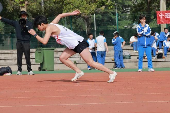 完美体育体育体育八月人物李小鹏